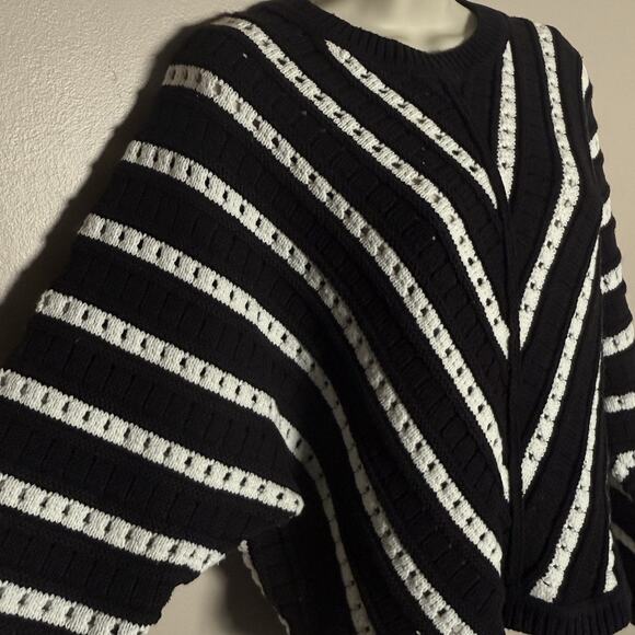 HALOGEN V-Stripe Pattern Black/White Sweater Cropped Sz Small - EUC - Picture 7 of 8